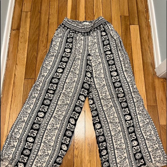 Abercrombie & Fitch Pants - Wide leg Abercrombie beach pants